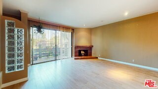 Photo - 21821 Burbank Blvd