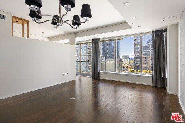 Photo - 1155 S Grand Ave Unit 912