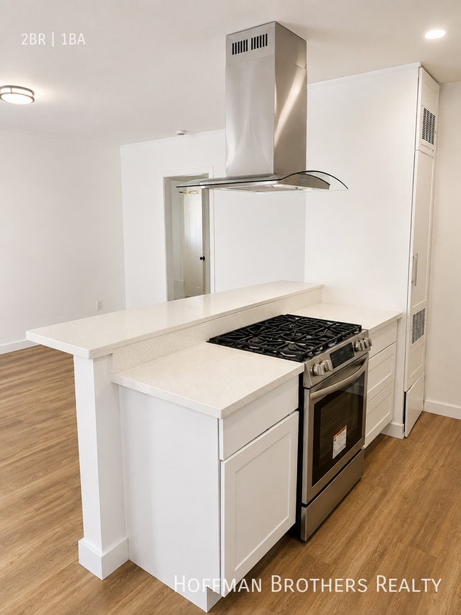 Photo - 716 W 81st St Unit 9