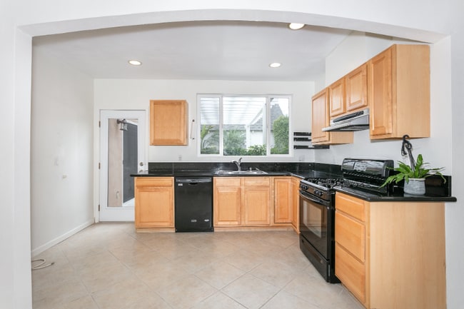 Photo - 326 N Naomi St