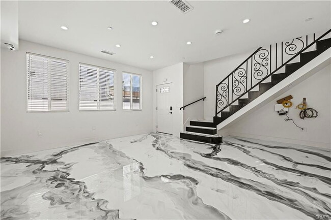 Photo - 15211 Cohasset St