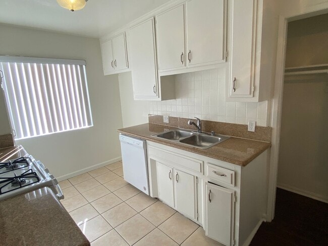 Photo - 10745 Hortense St Unit 07