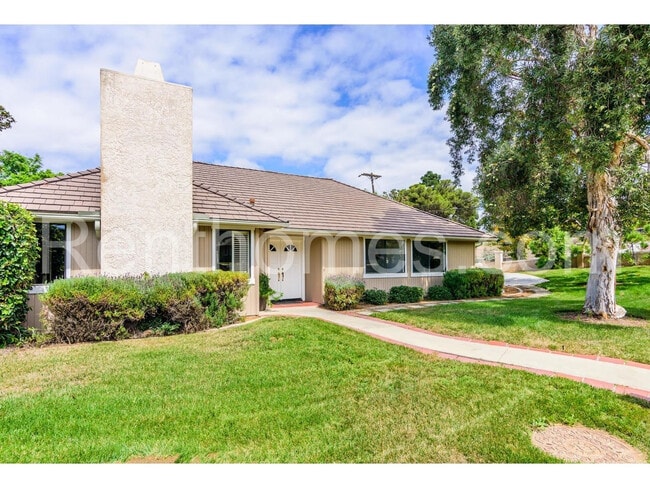 Building Photo - 2822 Mesa Dr