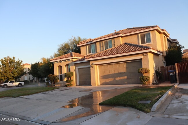 Photo - 4230 Edam St