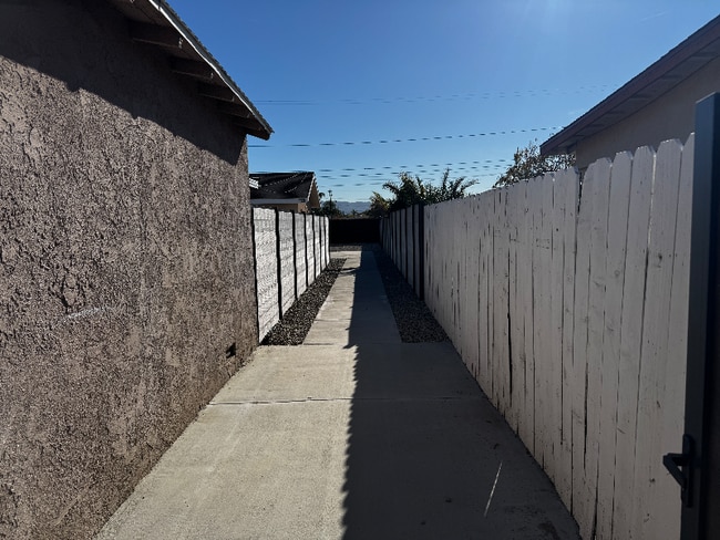 Photo - 24953 Union St