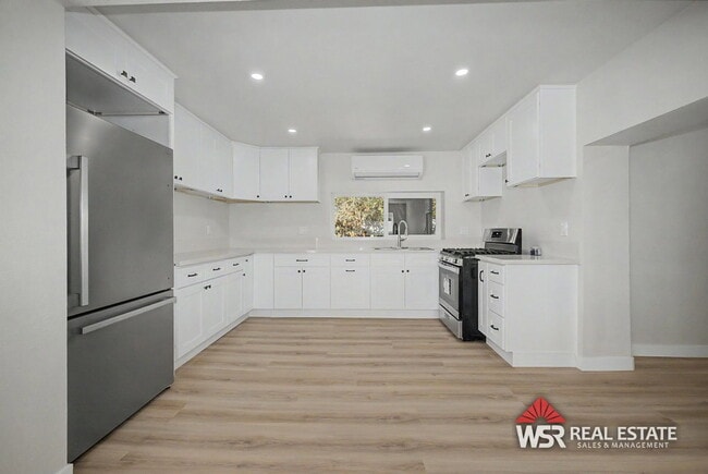Photo - 3625 Everest Ave