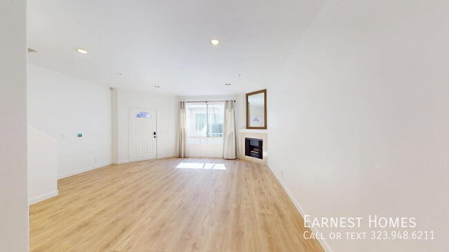 Photo - 18347 Saticoy St Unit 31