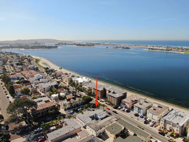Spacious 1 Bedroom with Parking | Just One... - Spacious 1 Bedroom with Parking | Just One... Apartment Unit 3817 1/2