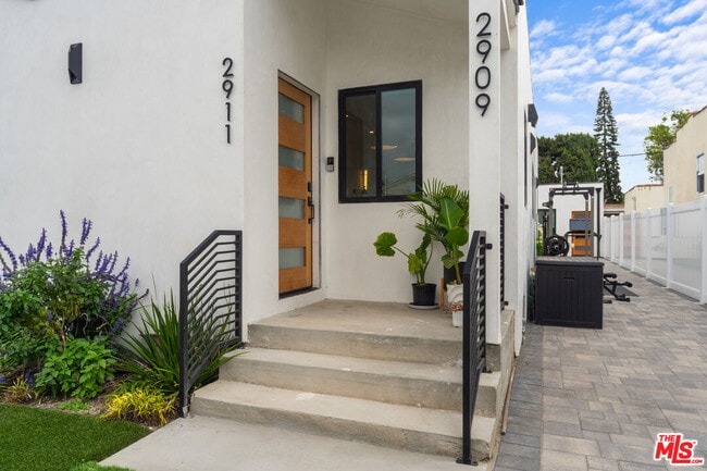 Photo - 2911 S Rimpau Blvd