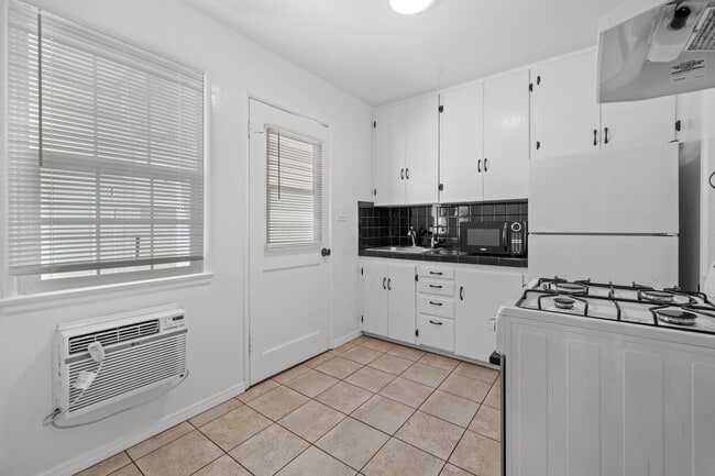 Photo - 1403 Brockton Ave