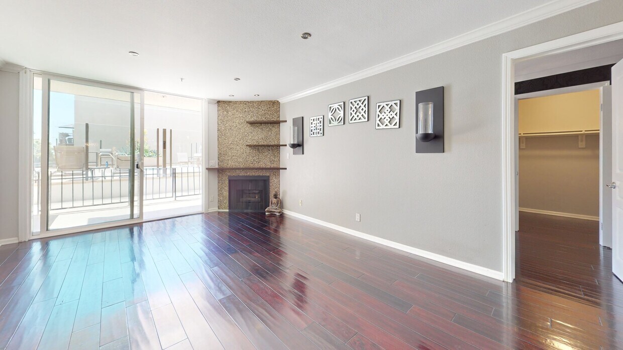 3D Tour - 7320 Hawthorn Ave Condo Unit 108