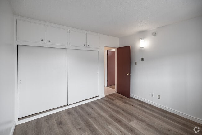 2BR, 2BA - 950SF - Second Bedroom - Dale Terrace