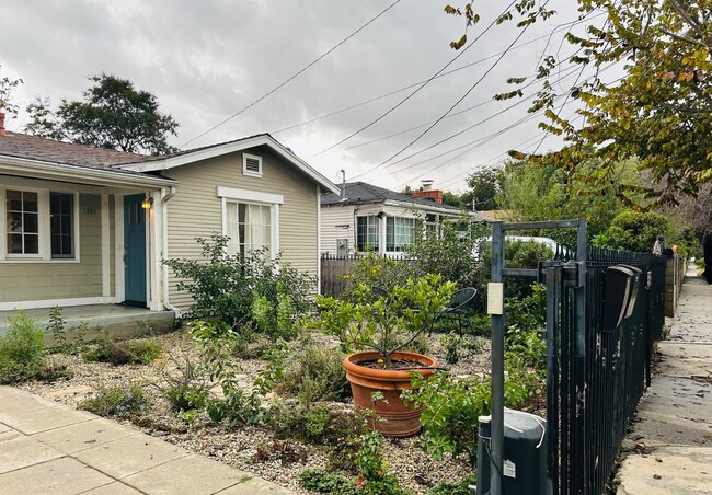 Photo - 2834 Denby Ave