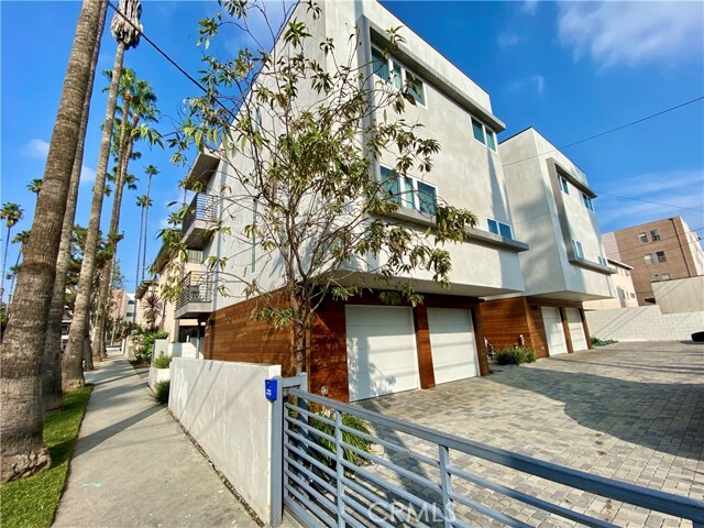 Building Photo - 1804 Serrano Ave
