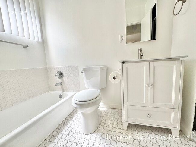 Photo - 1350 Laurel Ave Unit 9