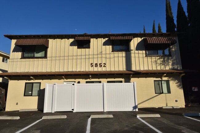 Photo - 5852 Hazeltine Ave Apartment Unit 03