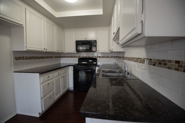 Photo - 5328 Riverton Ave Unit 102