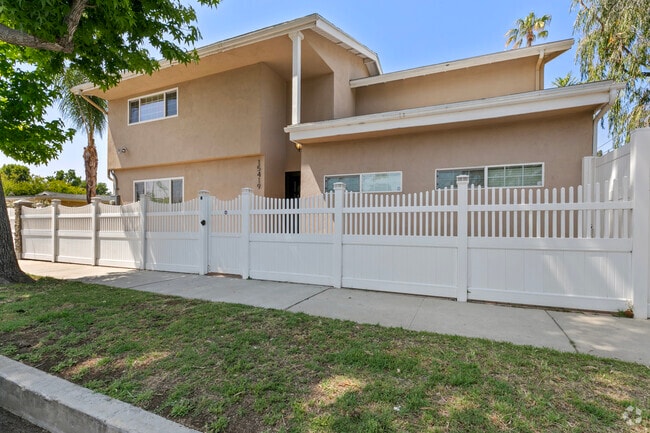 Building Photo - 15419 Valerio St Rental