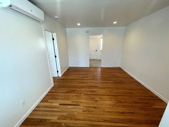 Photo - Remodeled Midtown Apartment- AC and Washer/Dryer! Unit 2153 Channel