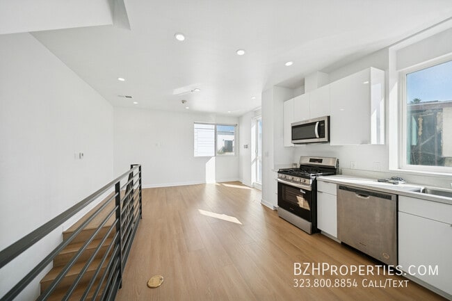 Photo - 4523 1/2 St Elmo Dr-