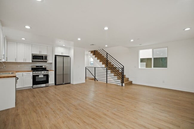 Photo - 4232 Rosewood Ave Unit 4232 1/2