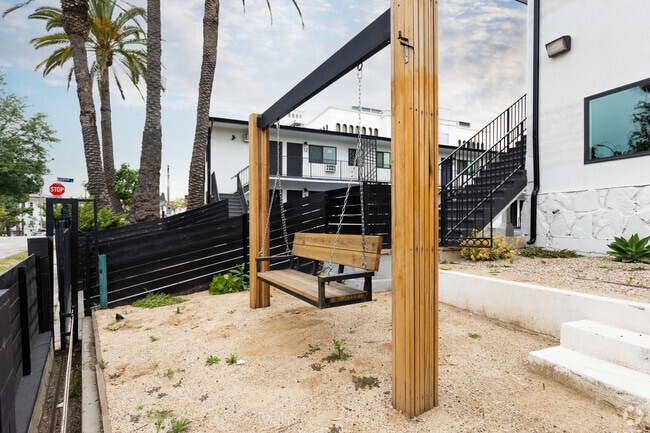 1717-1725 Park Ave - Echo Lake Apartments