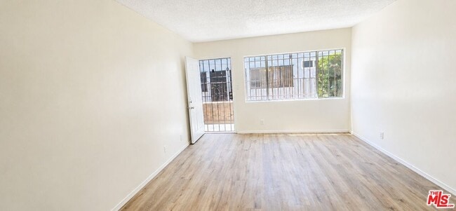 Photo - 2630 S La Salle Ave Unit Apt 1
