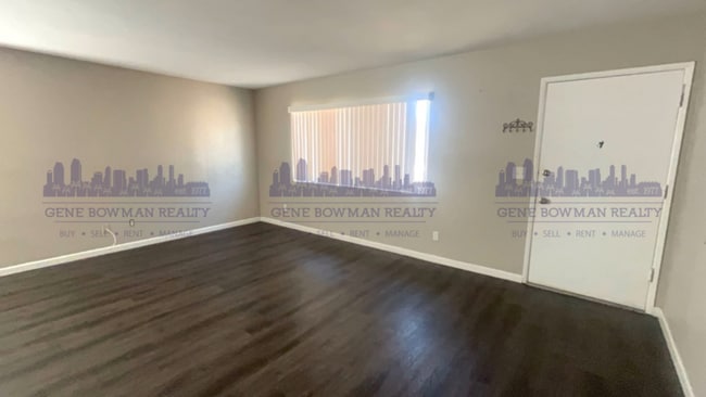 Photo - 72 E Oxford St