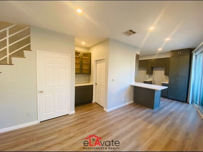 Photo - 14625 Dickens St