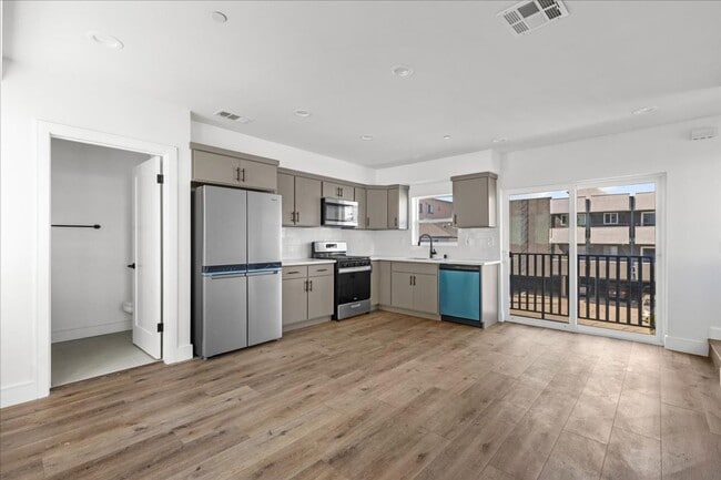 Photo - 860 N Hudson Ave Unit 860 N Hudson