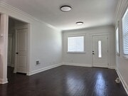 Photo - Adorable Beach-Close 2 Bedroom Bungalow in... House