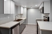 1BR, 1BA - 694SF - The 3900 Apartments