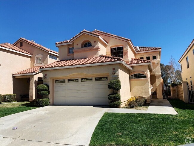 Building Photo - Downstairs bed + bath in gated community w... Rental