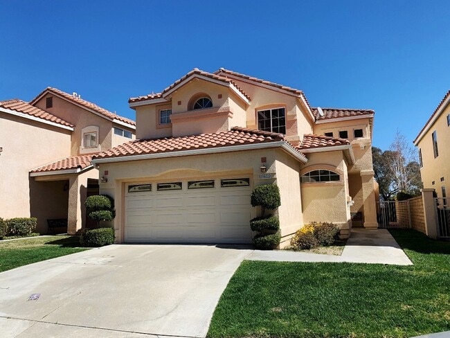 Downstairs bed + bath in gated community w... - Downstairs bed + bath in gated community w... House