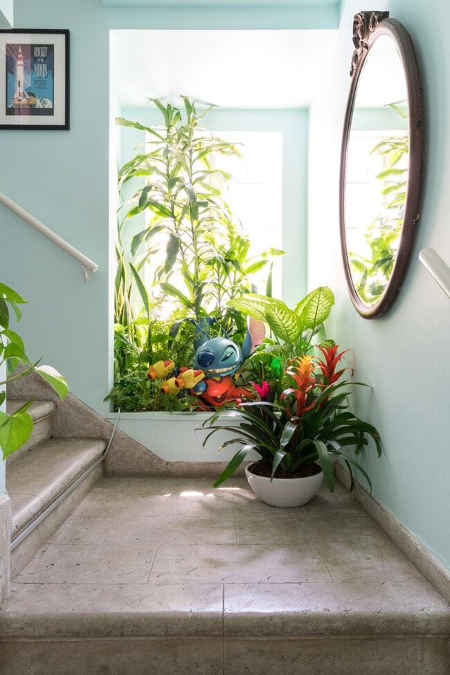Stairway to unit - 316 S Norton Ave Unit 316 1/2