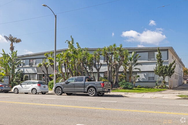 Photo - McLaughlin Apartments