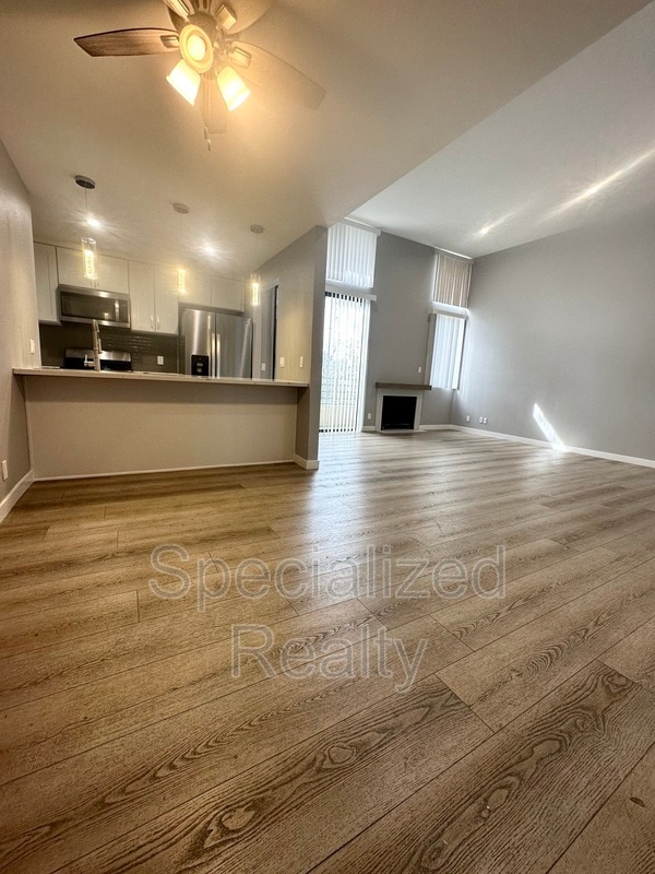 Building Photo - 7038 Vesper Ave Unit 203