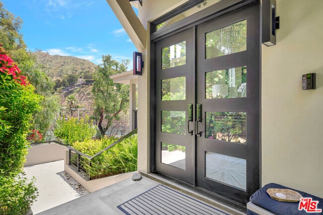 Photo - 3859 Rambla Pacifico St