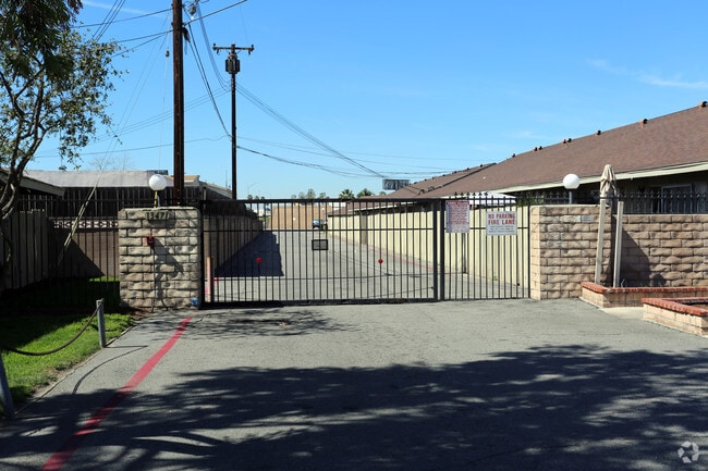 Photo - Kamia Village Garden Apartments