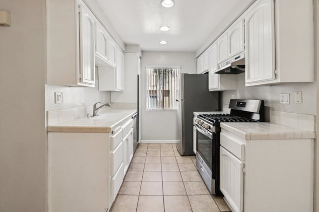 Photo - 725 E Providencia Ave Unit 206