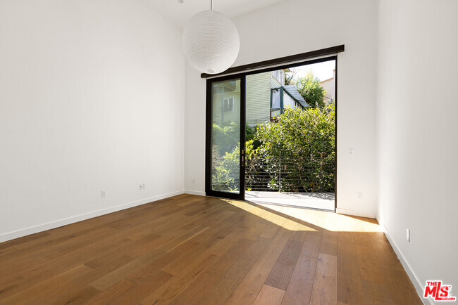 Building Photo - 6348 Primrose Ave Rental