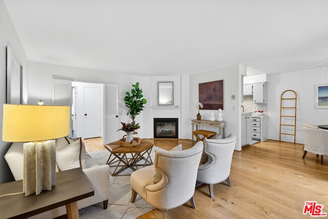 Building Photo - 914 Lincoln Blvd Unit 207