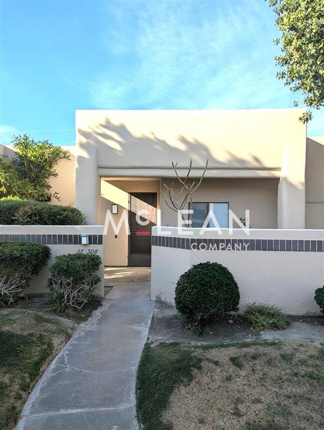 Building Photo - 2-Bedroom Condo in the Desert Princess Community