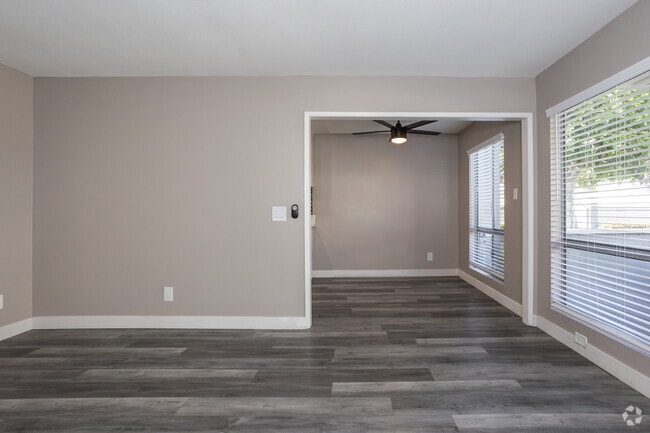 1BR, 1BA - 580-600SF - Living Room/Dining Room - Sunset Bay III Apartment Community