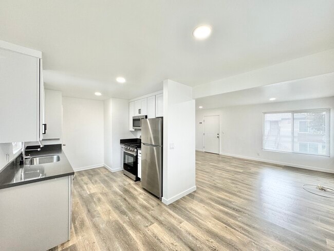 Building Photo - 4132 W 118th St Unit B Rental