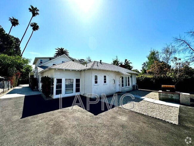 Building Photo - 607-611 N. El Molino Avenue Rental