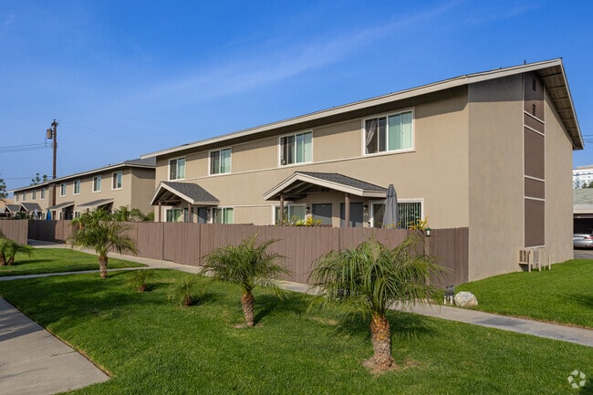Sunrise Palms - Sunrise Palms Apartments