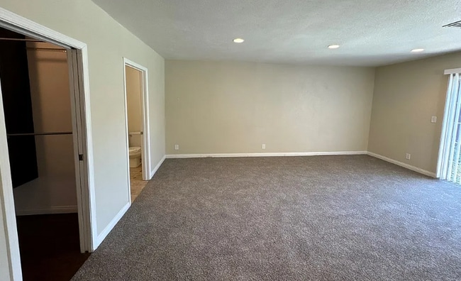 Building Photo - 8827 Darby Ave Unit Master