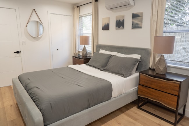 Photo - 10863 Kling St