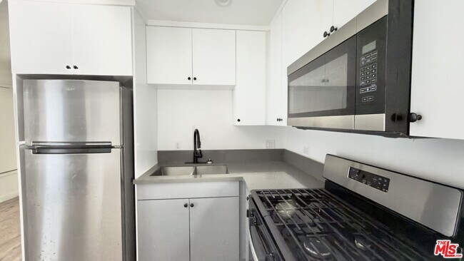 Building Photo - 1732 Crenshaw Blvd Unit 3